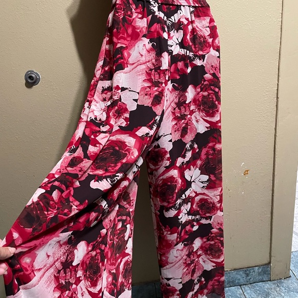 White House Black Market Red and Black Floral pants&Jumpsuits looks New perfect - Picture 6 of 16